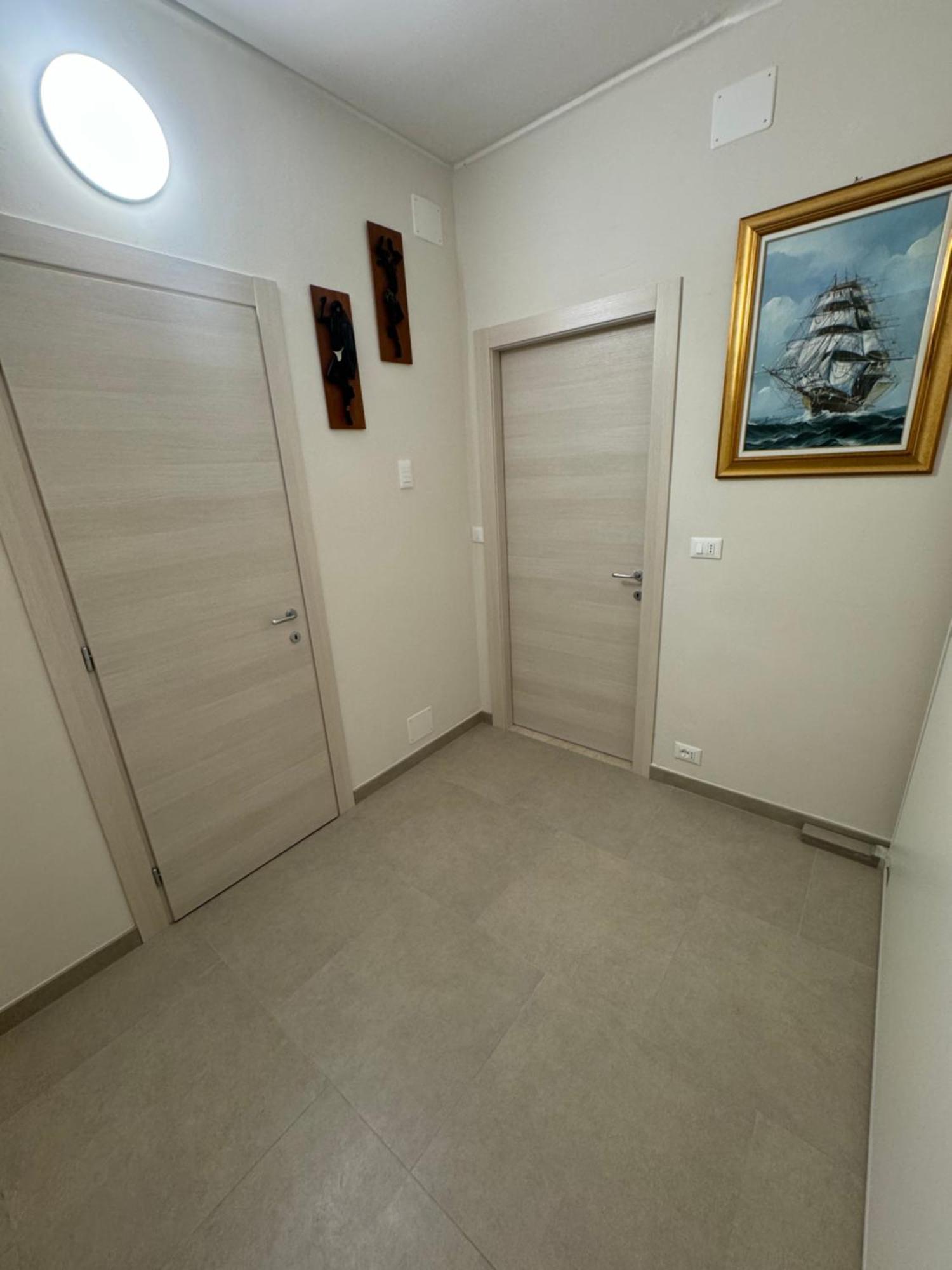 Tirrenia Beach House - Sea Front With Private Beach Сан Ремо Екстериор снимка