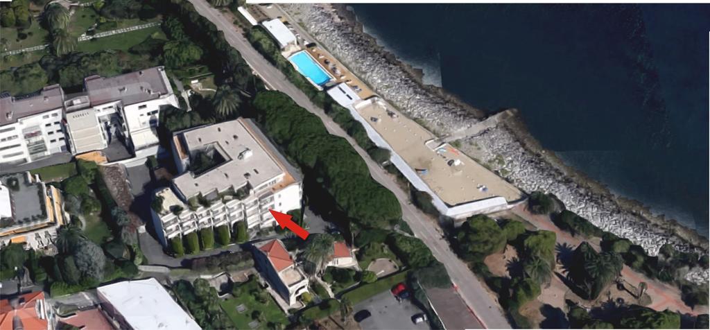 Tirrenia Beach House - Sea Front With Private Beach Сан Ремо Екстериор снимка
